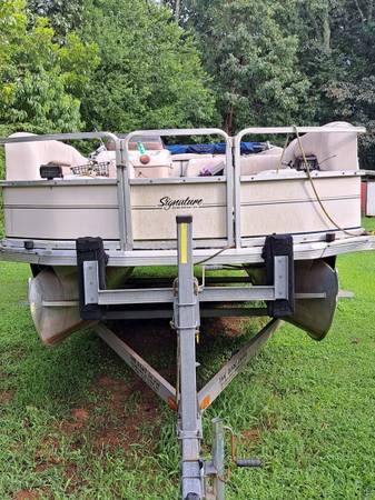 Photo Pontoon boat and trailer $7,000