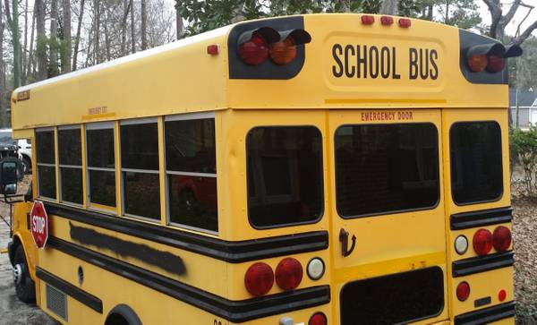 2003 Chevy Express School bus 15 passenger 6.0 Liter LOW miles 103,850 ...