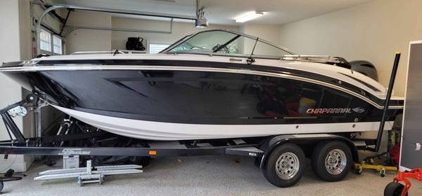 Photo 2016 Chaparral 210 Sun Coast ONLY 20 HOURS $50,500