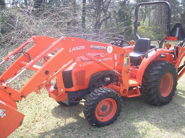 Photo Kubota tractor with implements $33,000