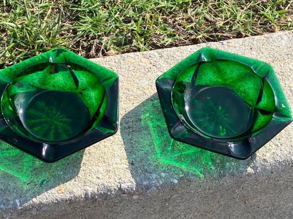 Photo Mid century pair of emerald green blenko ashtrays $30