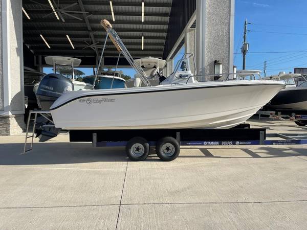 Photo Very clean 2018 Edgewater Center Console 170 $22,300