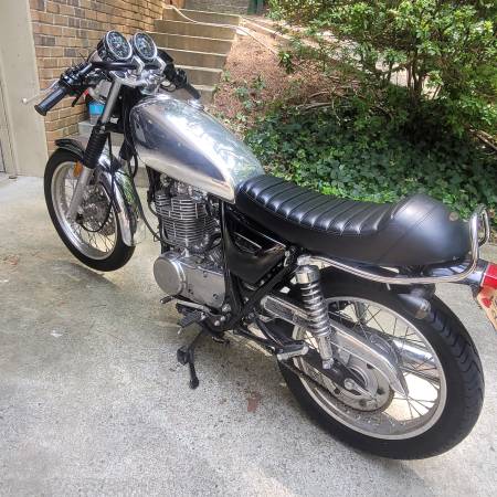 Photo Yamaha SR400 - low miles, great condition $4,750
