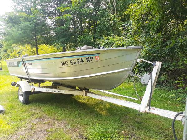 16 ft aluminum Grumman fishing boat with shorelander trailer $1,450