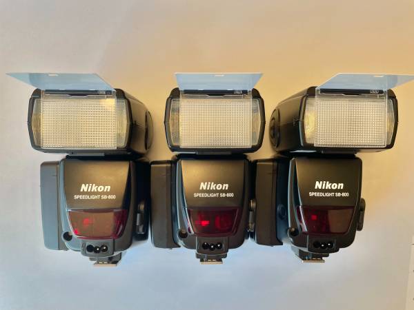 Photo Nikon SB-800 Flash System $650