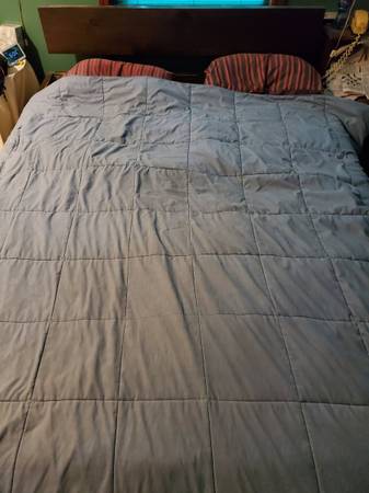 Photo Used Queen Size Waterbed complete $100