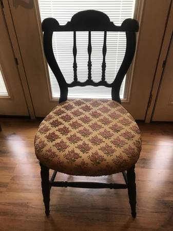 Photo Antique Tapestry Mahogany Spindle Back Chair $50