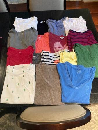 16 Gap  Old Navy Womens T-Shirts Size Small $30