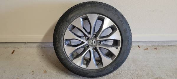 Photo 17 inch Honda Accord Wheel and tire. 21555R17 tire $90