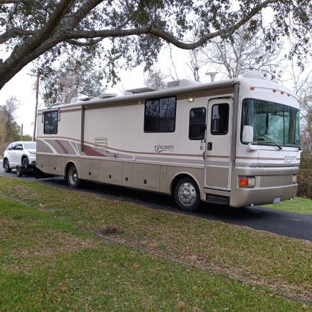 Photo 1998 Fleetwood Discovery 36T $39,900
