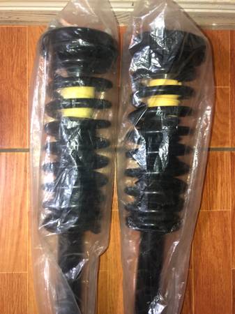 Photo 2005-2007 Honda Accord Front Struts with Assembly $175
