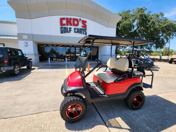 Photo 2006 Red Club Car Precedent 4 Seater Lifted Golf Cart W Bluetooth