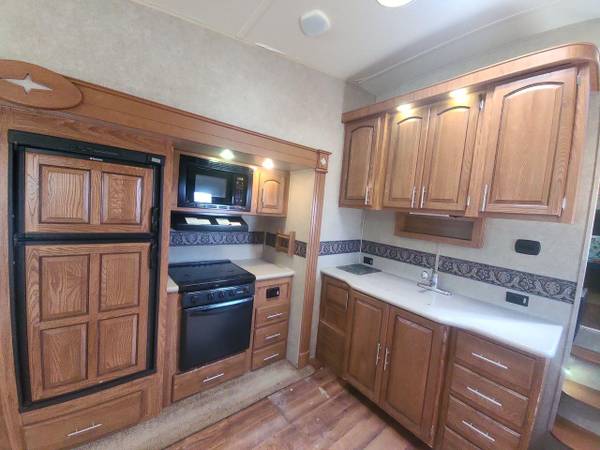 Photo 2014 5th Wheel RV by Forest River Rockwood trailer $4,000