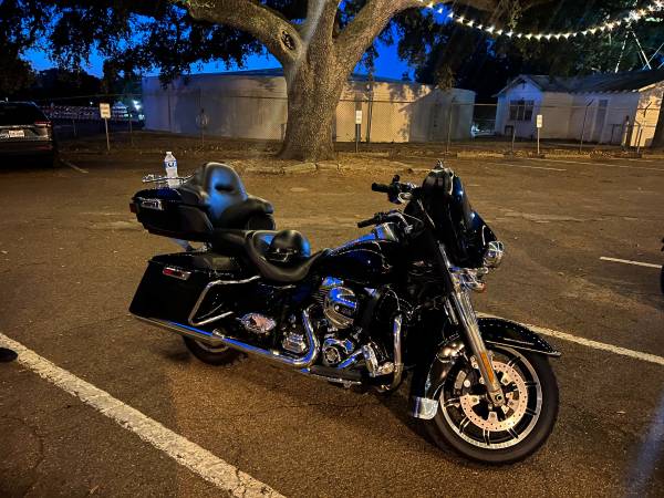 Photo 2014 Harley Davidson Street Glide $15,000