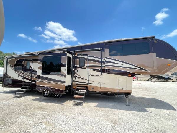 Photo 2015 Forest River Cardinal 38Ft Front Living In Excellent Conditon $38,000