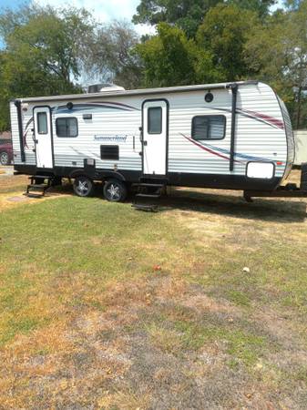 Photo 2015 Summerland 26 ft.Excel cond with slide. With queen bedroom. $13,800