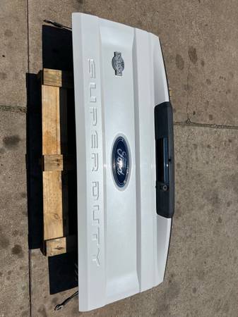 Photo 2017-2019 Ford F250 F350 Factory King Ranch Tailgate Platinum White Step Camera $1,700