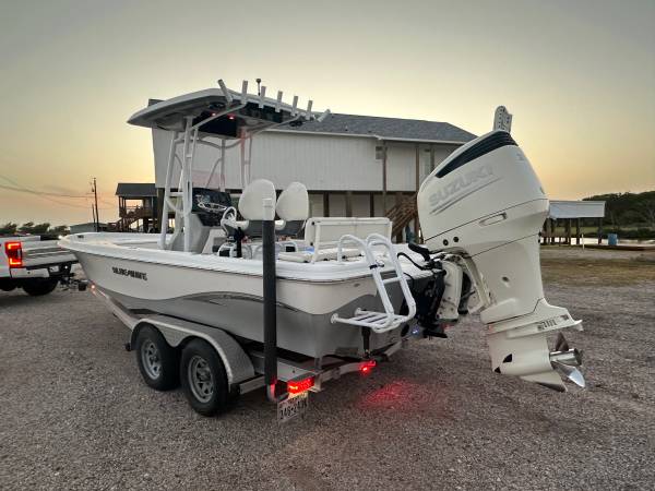 2019 Blue Wave 2400 Pure Bay $82,500