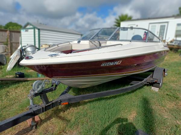 20 MAXUM BOAT WITH 150 HP 06 EVINRUDE BOMBARDIER INJECTION OUTBOARD $3,150