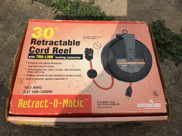 Photo 30 ft Retractable cord reel $40