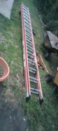 Photo 32 ft ladder $150