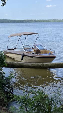 81 Glastron Boat $6,500