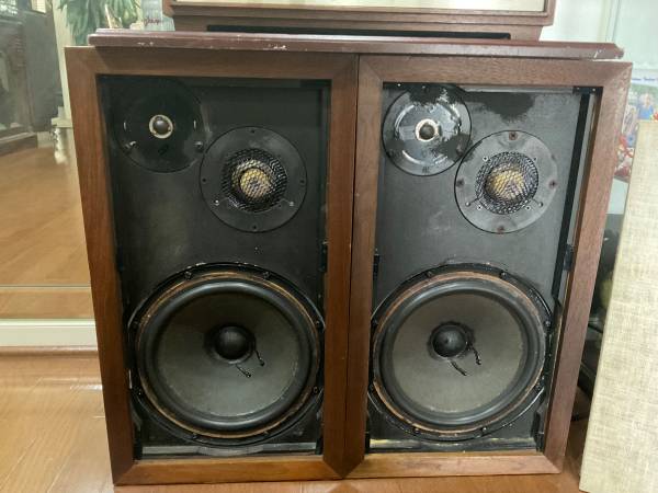 Photo AR 3 Acoustic Research speakers $850