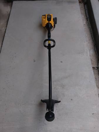 Photo Bolens BL110 25-cu cm 2-cycle 16-in Curved Shaft Gas String Trimmer $110