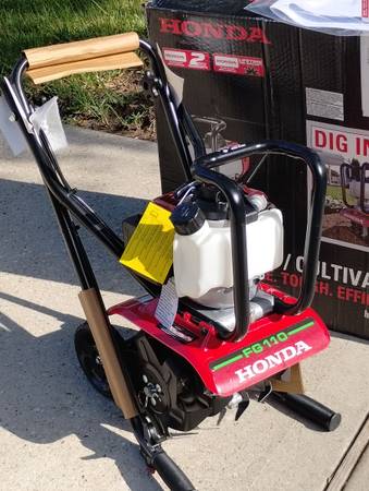 Photo Brand New HONDA 9 in. 25 cc 4-Cycle Middle Tine Forward- Rotating Gas Mini Tille $300