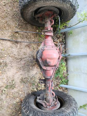 Photo CHEVY 34 or 1 ton differential $500