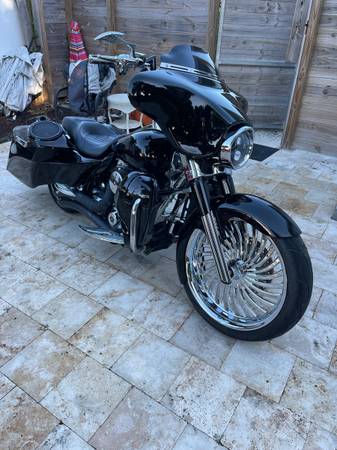 Photo Custom Harley Davidson $12,999