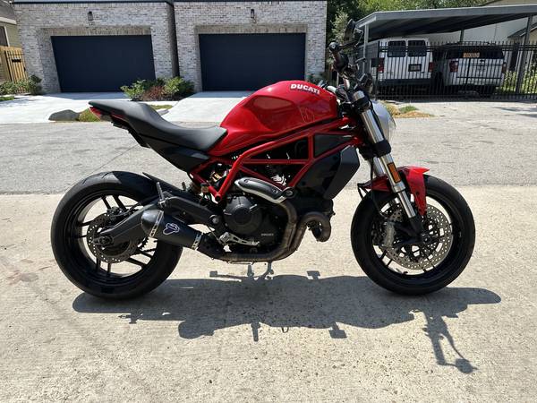 Photo Ducati Monster 797 $7,800
