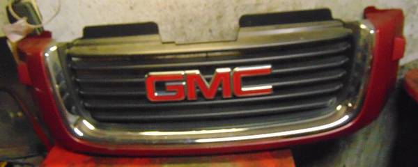 Photo GMC Envoy Grill with Emblem 2002 to 2009 $75