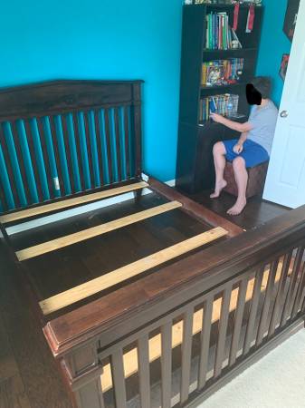 Photo Italian Pali Siena Convertible Bed - Crib to Full Size bed $200