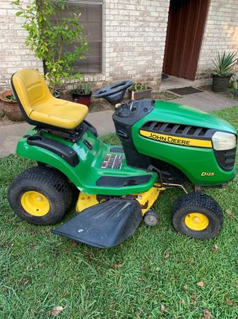 Photo John Deere D125 automatic lawn tractorriding mower $1,350