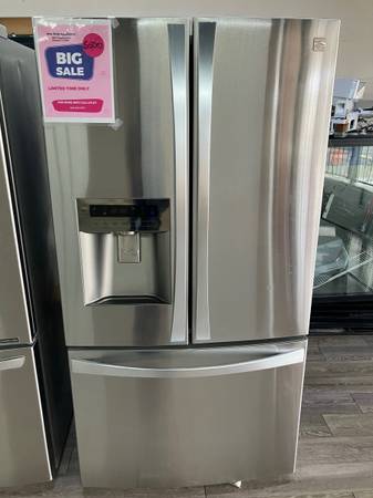 Photo Kenmore Elite Stainless steel Refrigerator $500