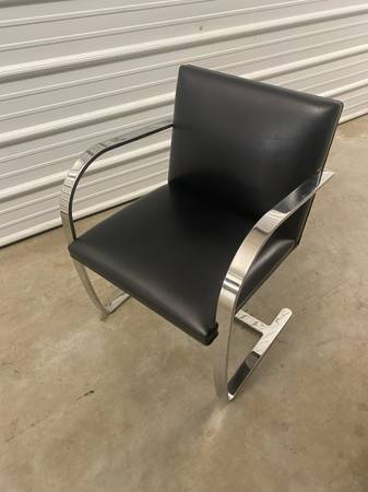 Photo Knoll BRNO Flat Bar Leather Chair $800