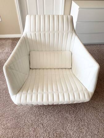 Photo Ligne Roset Facett Chair White Leather $2,200