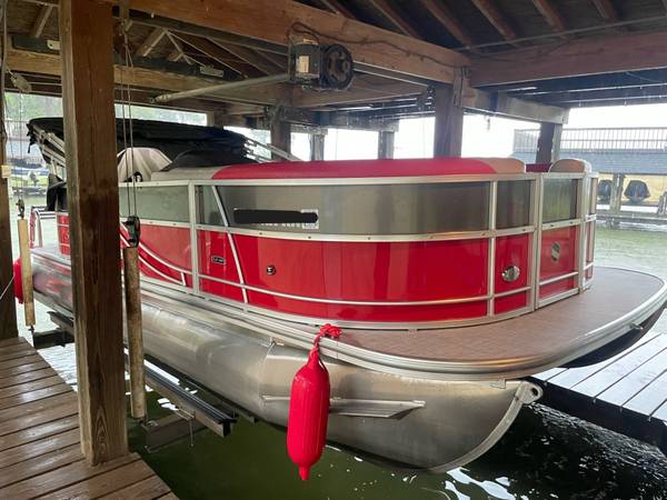 Photo Luxury Pontoon Boat For Sale $44,500