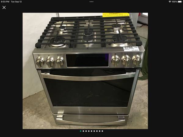 Photo New Display Model GE Profile 30-in 5 Burners 5.6-cu ft SelfCleaning A $1,300