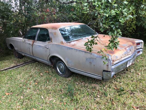 Photo Oldsmobile delta 88 $1