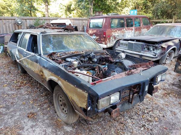 Photo Parting Out 1983 Oldsmobile Custom Cruiser Station Wagon $123