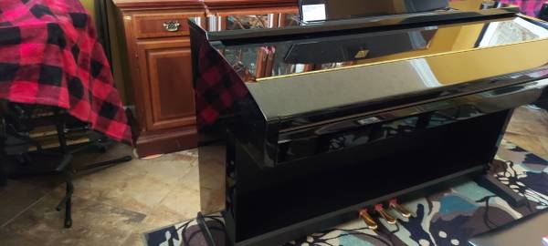 Photo Polished black Yamaha clavinova CVP-503 digital upright piano $2,400