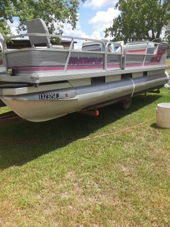 Pontoon boat 20 ft $5,500