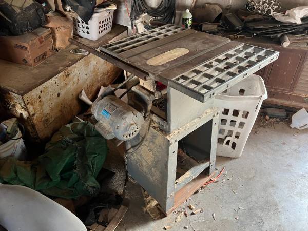 Photo Rock Well contractors table saw $500