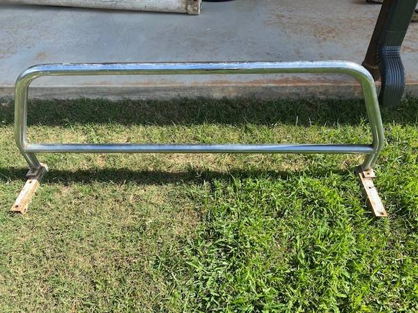 Photo SALE OR TRADE JEEP  TRUCK ROLL BAR - CHROME $65