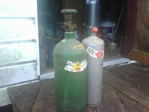 Photo SMALL WELDING OXYGEN FULL gas bottles $85