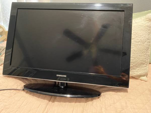 Photo Samsung 32 in TV $40