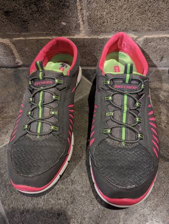 entusiasme Forventer Udholdenhed Skechers SN 22169 gray, pink, and green flex low top sneakers $15 |  Clothing For Sale | Houston, TX | Shoppok