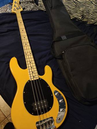 Photo Sterling Music Man Stingray Bass $400